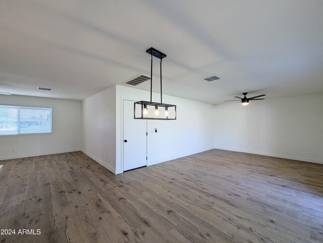 Building Photo - 121 N Flint Cir