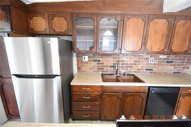 Building Photo - 8720 Flame Vine Ave