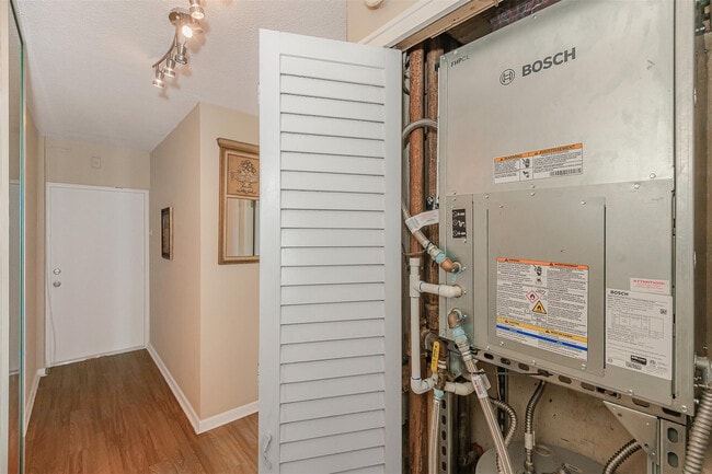 Building Photo - 710 N Ocean Blvd