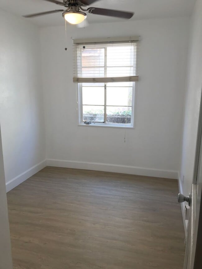 Building Photo - First Floor Room in an old convent--Females only