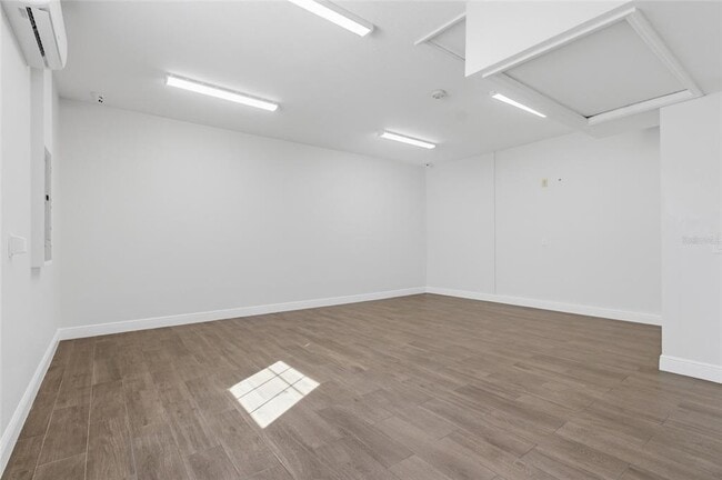 Building Photo - 810 W Whatley Pl