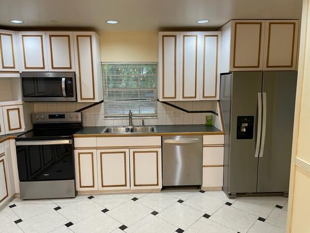 Building Photo - 13752 Yarmouth Dr