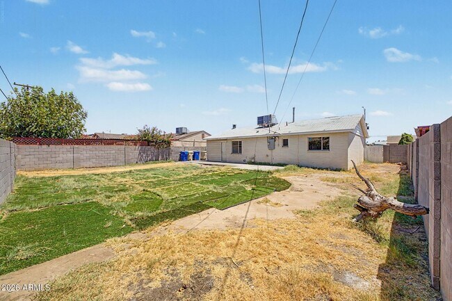 Building Photo - 5828 N 63rd Dr