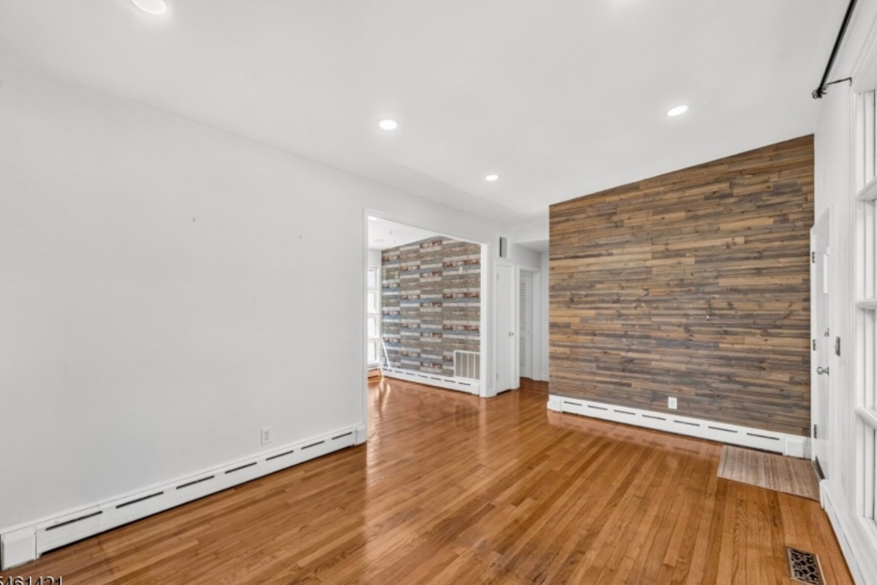 Building Photo - 879 Vosseller Ave