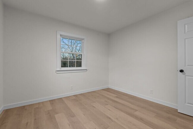 Building Photo - 6037 Dahlgren Ave