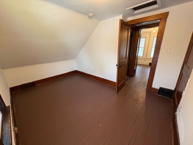 Building Photo - Cozy 2-Bed Single-Family in East Akron — Pet-Friendly, Garage + Covered Patio