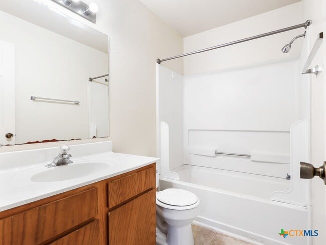 Building Photo - 825 Sagewood Trail