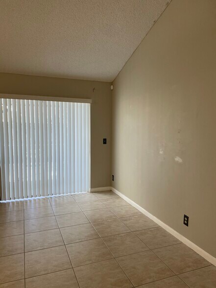 Building Photo - 4383 Woodstock Dr