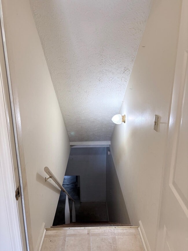 Building Photo - 181 Woodgate Rd