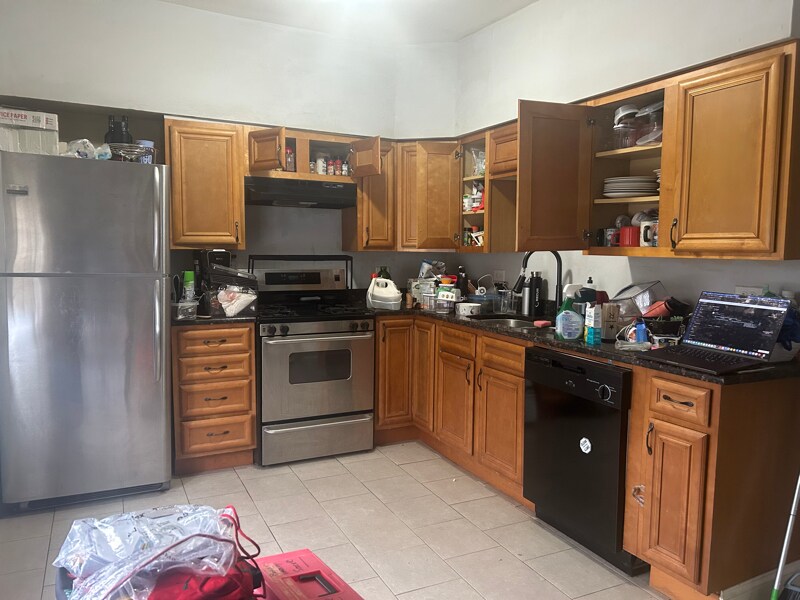 Building Photo - 1515 W Wilson Ave