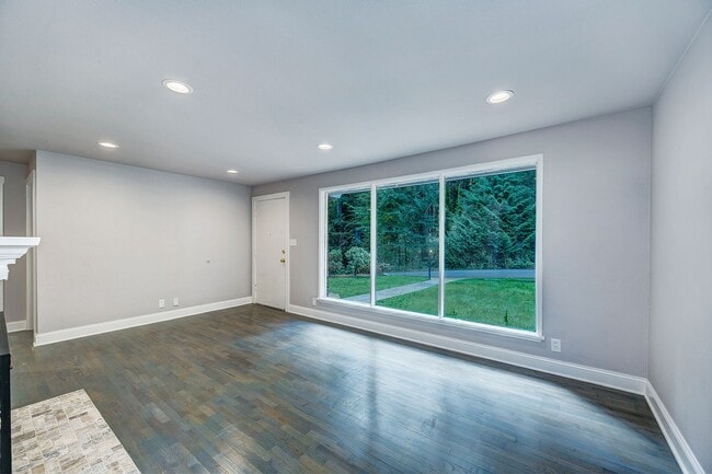 Building Photo - Shoreline Rambler 3 Bed 1 Bath plus bonus ...