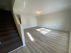 Building Photo - Northside Bloomington 3BR/2.5BA Townhome