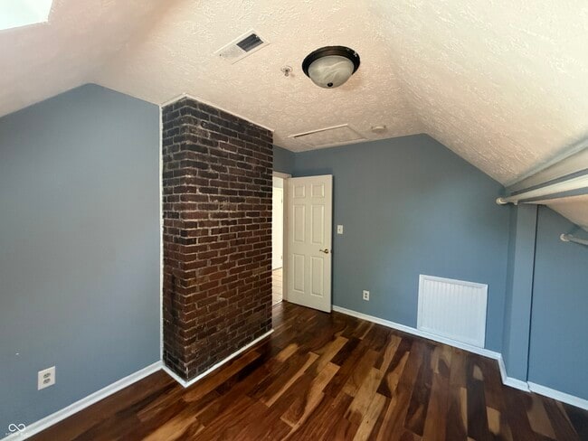Building Photo - 1839 Talbott St