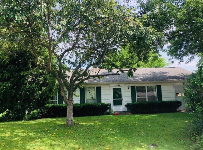 Building Photo - 1961 Indian Trail Dr
