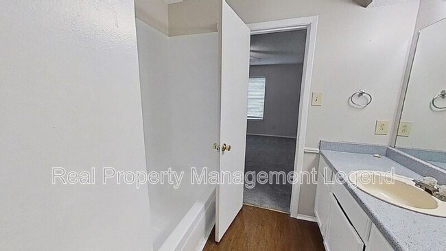 Building Photo - 8109 Silver Creek Rd