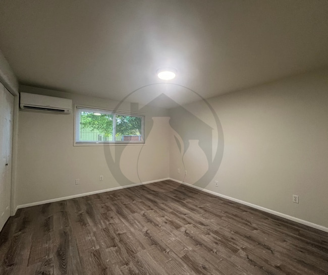 Building Photo - Single Level- Duplex Rent Ready- Albany, OR