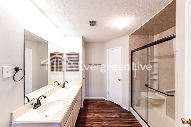 Building Photo - 6019 Coachgate Dr