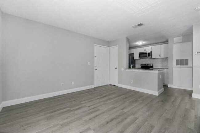 Building Photo - 2550 N Alafaya Trail