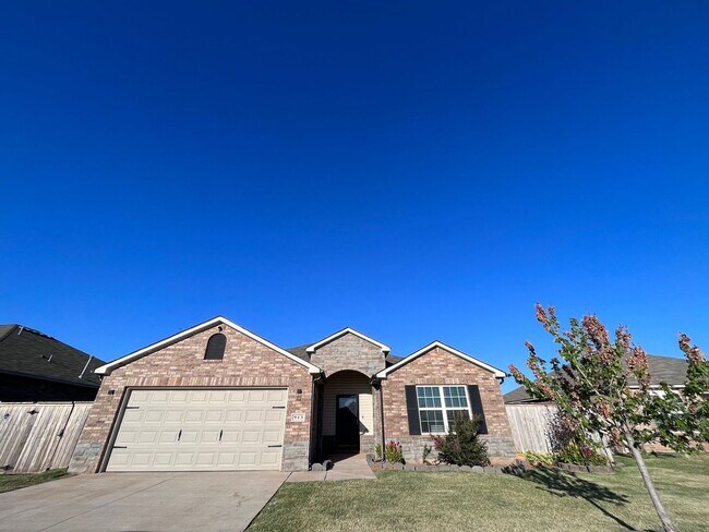 Building Photo - Available now 4 Bed 2 Bath in Mustang!