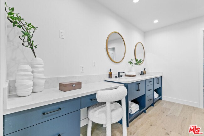 Building Photo - 18101 Green Meadow Dr