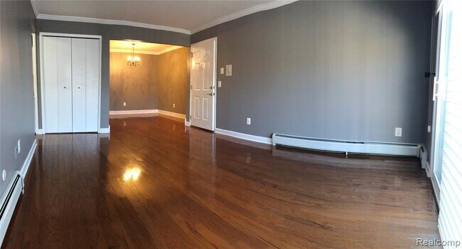 Building Photo - 2445 Torquay Ave