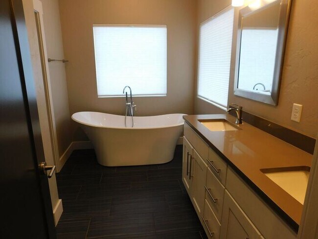 Building Photo - Spacious 5-Bedroom Home with Luxury Features & Prime Location!