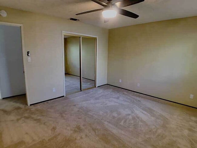 Building Photo - Darling 2 bed, 1.5 bath condo near Lyons Park and downtown Placerville!