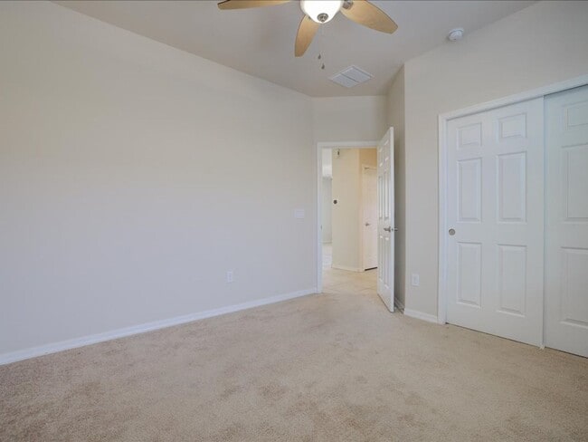 Building Photo - 3 Bedroom 2 Bathroom