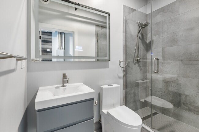 Building Photo - 7645 N Sheridan Rd