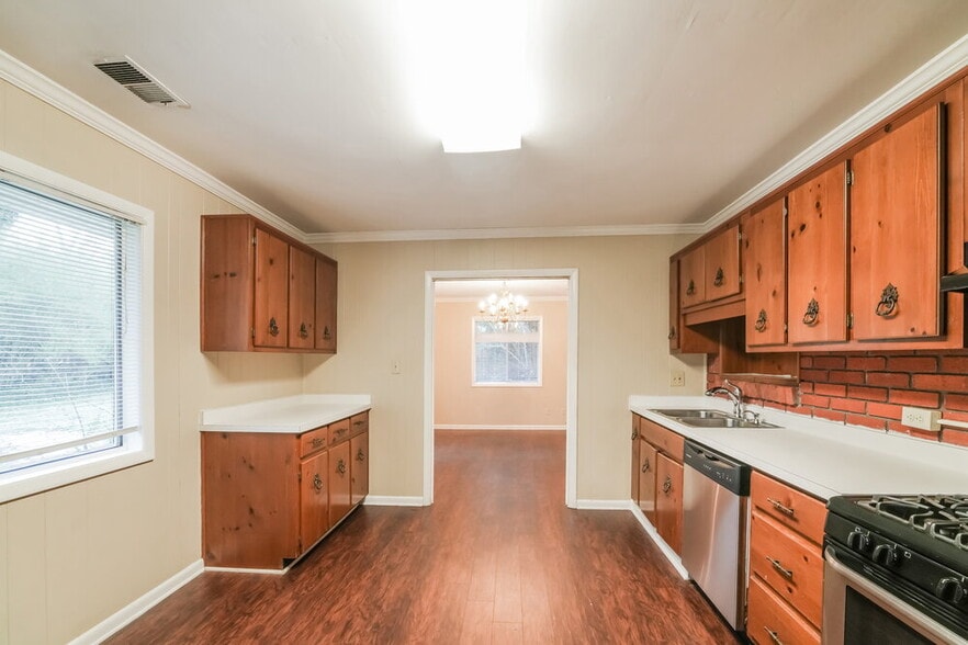 Building Photo - 491 Kelly Dr NE