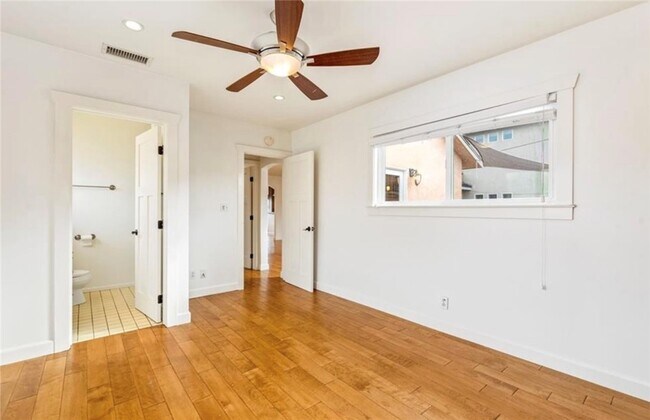 Building Photo - 4759 Hackett Ave