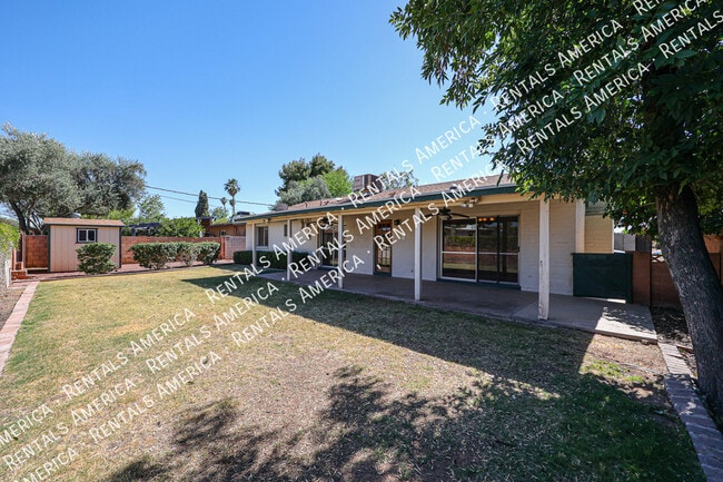 Building Photo - 2421 S Terrace Rd