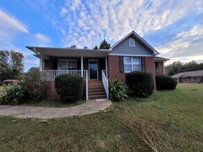 Building Photo - For Rent - Hart County - Fay Kight Circle - Three Bedroom and Two Bathroom Home