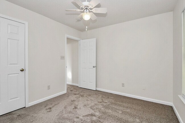 Building Photo - 9817 Northwoods Forest Dr
