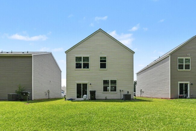 Building Photo - 165 River Hl Rd