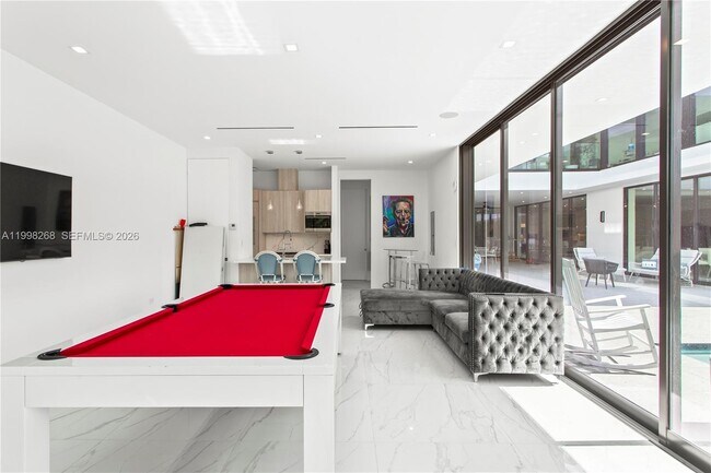 Building Photo - 922 NE 78th St