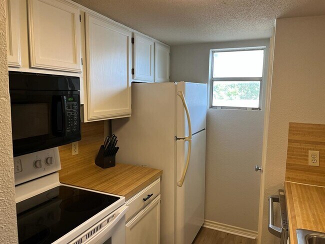 Building Photo - 2311 Nueces St