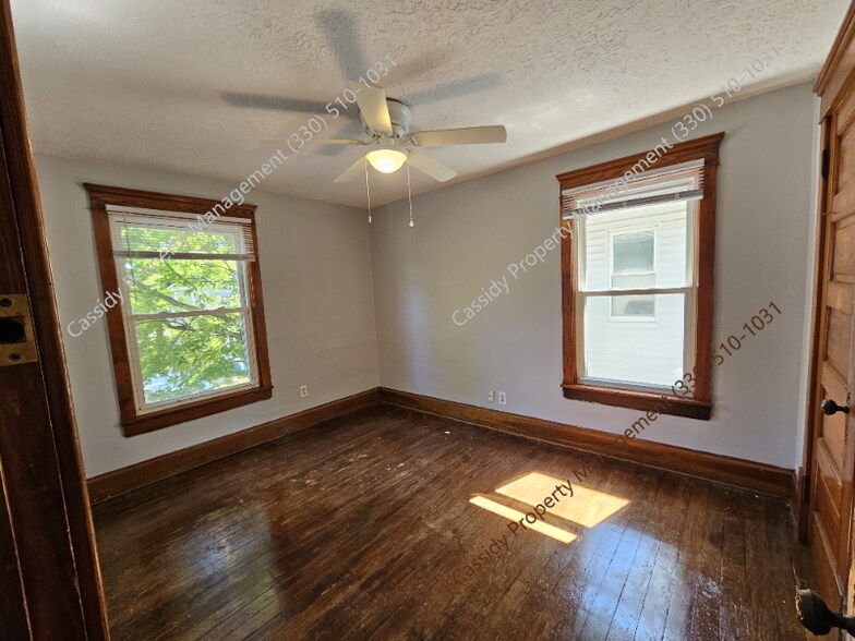 Building Photo - 136 Hollinger Ave