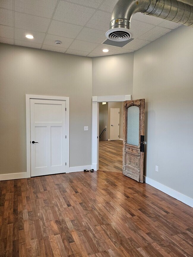 Building Photo - New 2 bed apartment