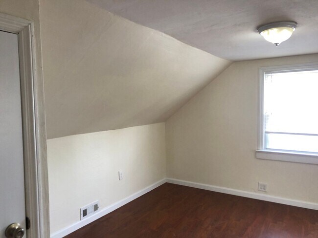 Building Photo - 709 Nathan Hale Ave