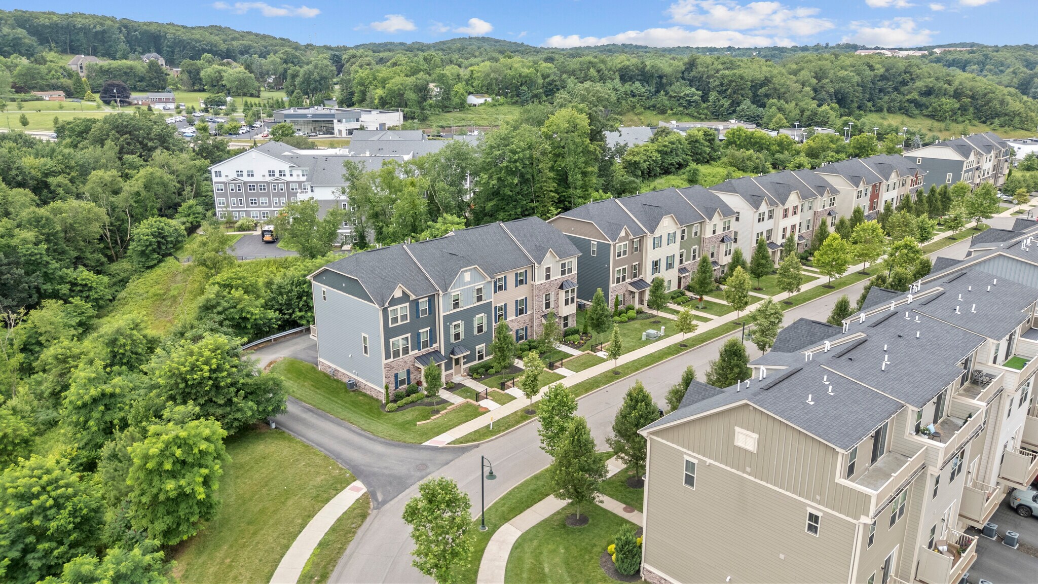 Building Photo - 483 Fairmont Dr