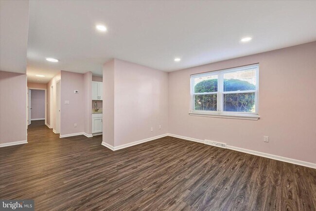 Building Photo - 4411 Falls Bridge Dr