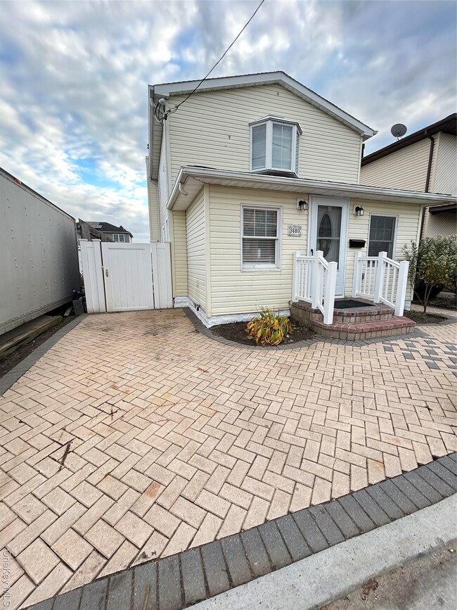 Building Photo - 3680 Naomi St