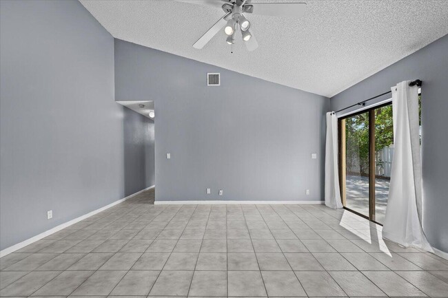 Building Photo - 12556 Woodmill Dr