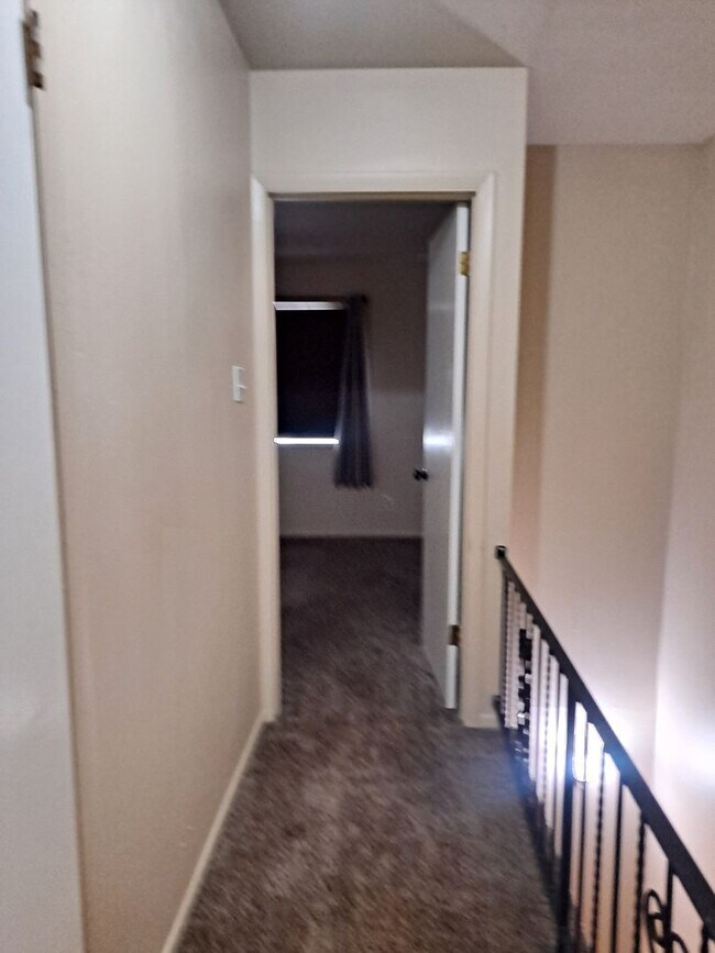 Building Photo - 936-10 Molello   #25-27 Villa Drive