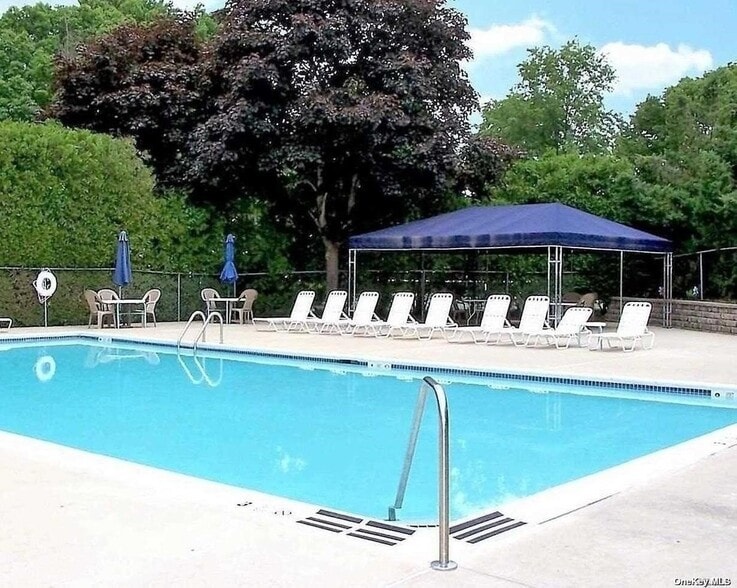 Building Photo - 1404 Sara Cir