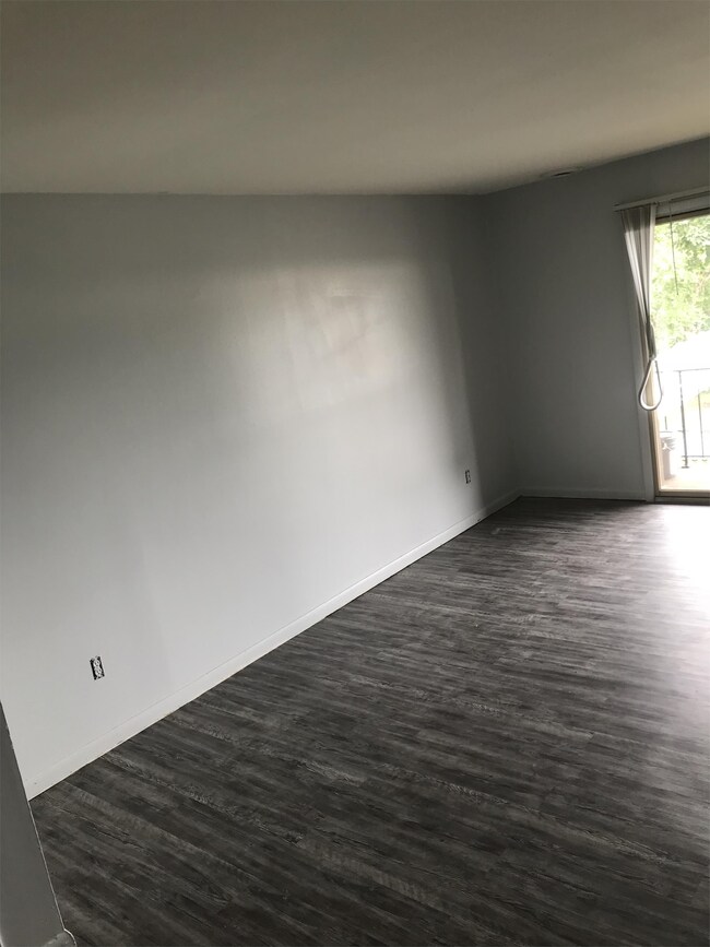 Building Photo - 252 Mayfield Ave