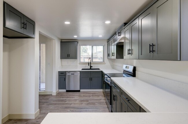 Building Photo - 1208 Rose Ave