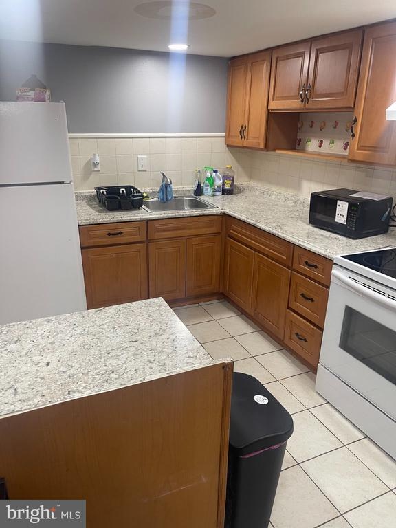 Building Photo - 128 Rockland Dr