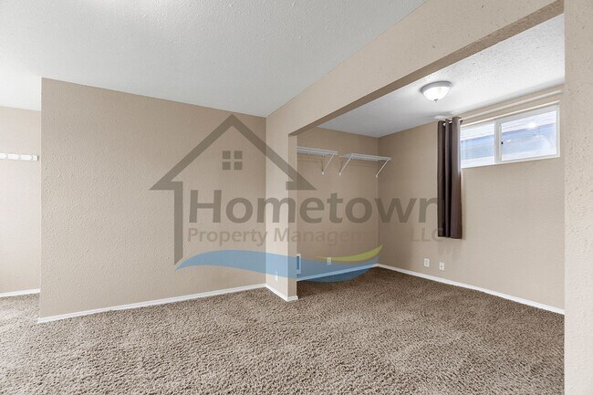 Building Photo - 1 Bedroom Cottage with Off-Street Parking Available in Midtown Coeur d'Alene!